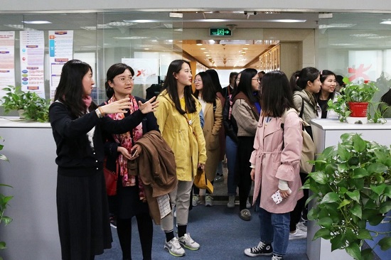 永利集团官网师生走进高教社照片2.jpg